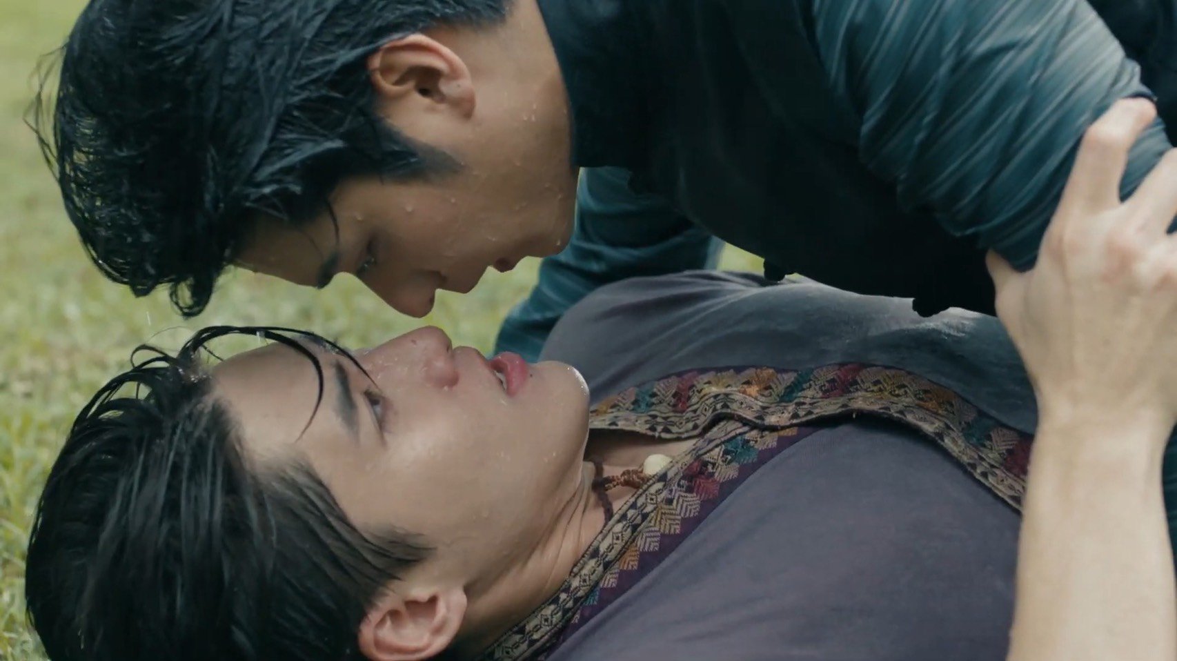"มนต์กฤษณะกาลี" ยังขลังไม่หยุด อีพีแรก "บุพเพสันนิวาส" (BL) สนั่นโลก 'เล้ง' เหงื่อท่วม เลิฟซีน 'ออกัส' กลางฟ้าผ่า ในอีพี 2 คืนอังคารที่ 21 ก.ค.นี้