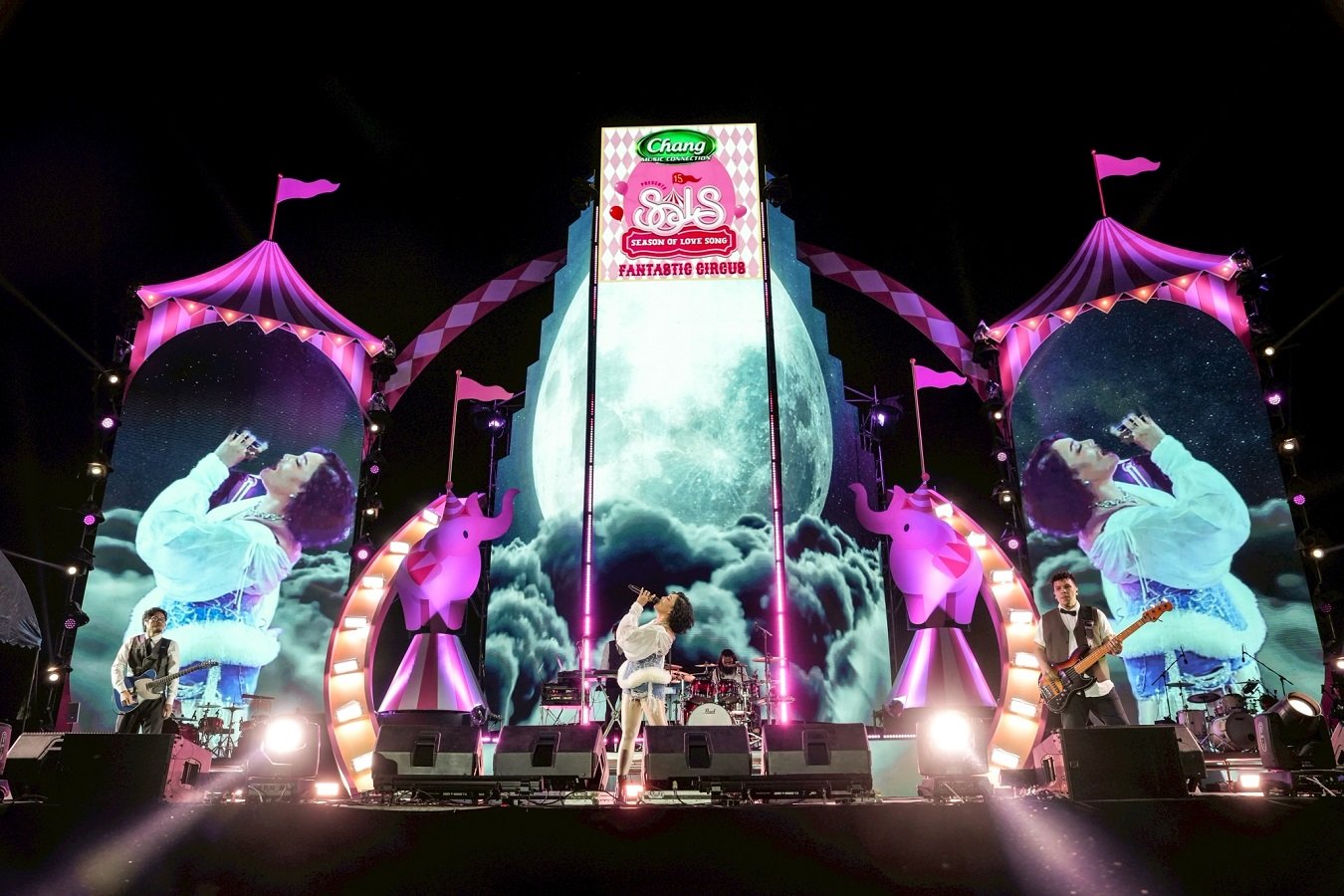 "Season of Love Song ครั้งที่ 15" หนาวส่งท้ายปี จุใจตลอดทั้งคืน ฟินเต็มอิ่มยันเช้า ถือเป็นช่วงเวลาที่ดีที่สุดของชาว SoLS เจอกันอีกครั้ง ปีหน้า! เวเนโต้ อ.สวนผึ้ง