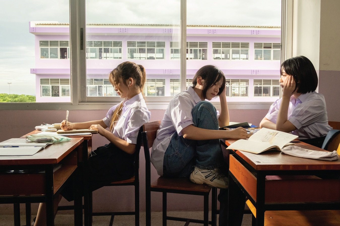 "Shock Me Girls รักช็อตใจ ยัยช็อตฟีล" ปล่อยแก๊งเด็กแสบ 'โมเน่ต์-แพรว-แจนรี่-มารีน' เสิร์ฟความกวนสุดปั่นตอนแรก! เปิดเทอมนี้หัวใจใครจะโดน "ช็อต" ก่อนกัน? 