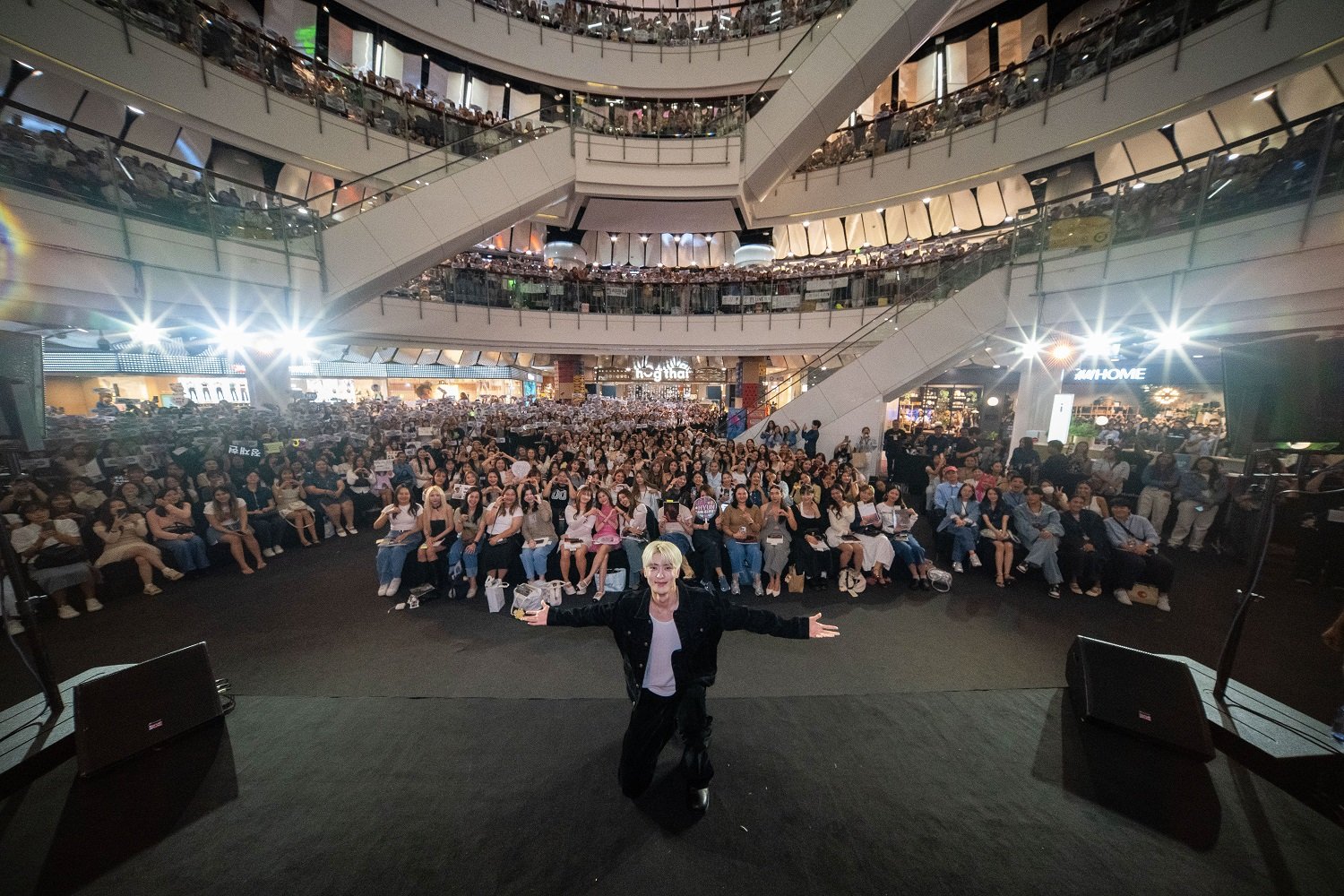 แจฮยอน NCT ห้างแตก! เก็บทุกโมเมนต์สุดฟินในงาน Shopee x JAEHYUN 'J' FANSIGN & EVENT แจฮยอน NCT ห้างแตก! เก็บทุกโมเมนต์สุดฟินในงาน Shopee x JAEHYUN 'J' FANSIGN & EVENT