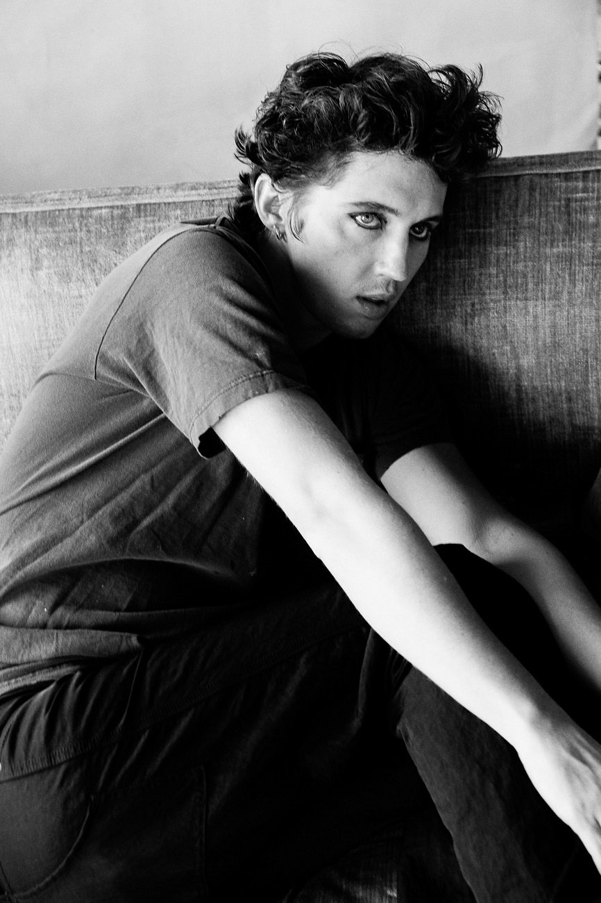 Troye Sivan เผยทุกสีสันของชีวิตผ่าน She's The Best อัลบั้มเต็มชุดที่ 4 ขึ้นแท่นโปรดิวเซอร์ พร้อมซิงเกิลกระแทกใจ "FF" เพลงรักถึงความสัมพันธ์ที่ยังไม่เคยพบ