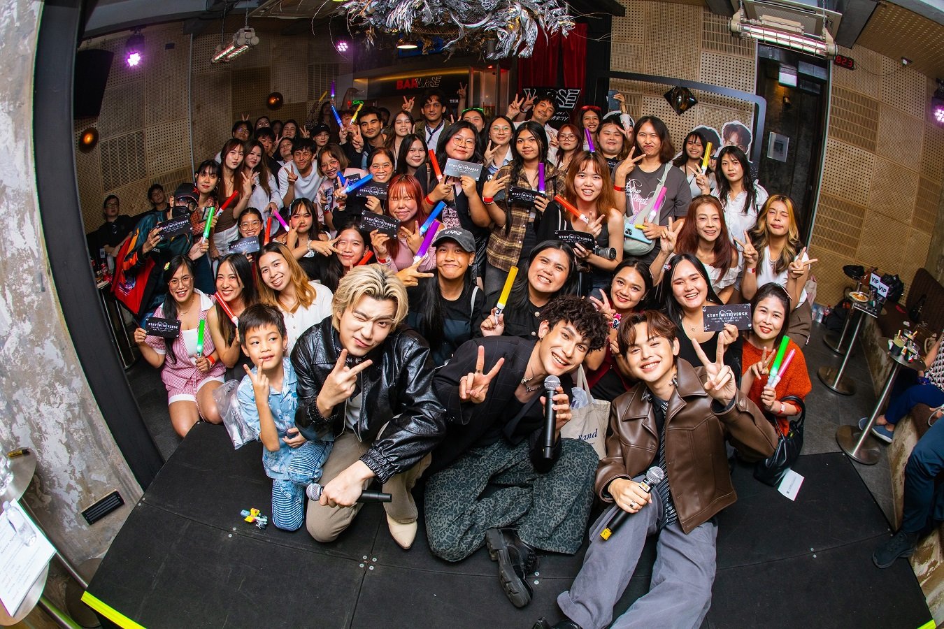 สนุก ซาบซึ้ง..V3RSE จัดแฟนมีตครบรอบ 1 ปี พร้อมประกาศชื่อด้อม "UNI" (ยูนิ)