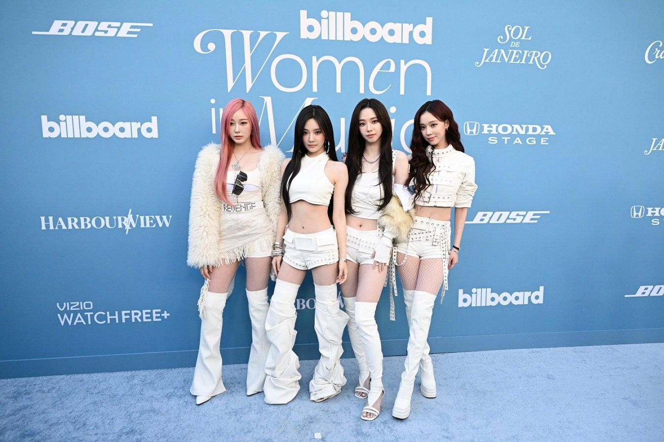 aespa (เอสป้า) คว้ารางวัล 'Group of the Year' จากงานระดับโลก 'Billboards Women in Music 2025' "นี่เป็นเพียงแค่จุดเริ่มต้นเท่านั้น พวกเราจะกลับมาพร้อมกับเวทีที่เยอะขึ้น การแสดงและบทเพลงที่ทรงพลังมากขึ้น"