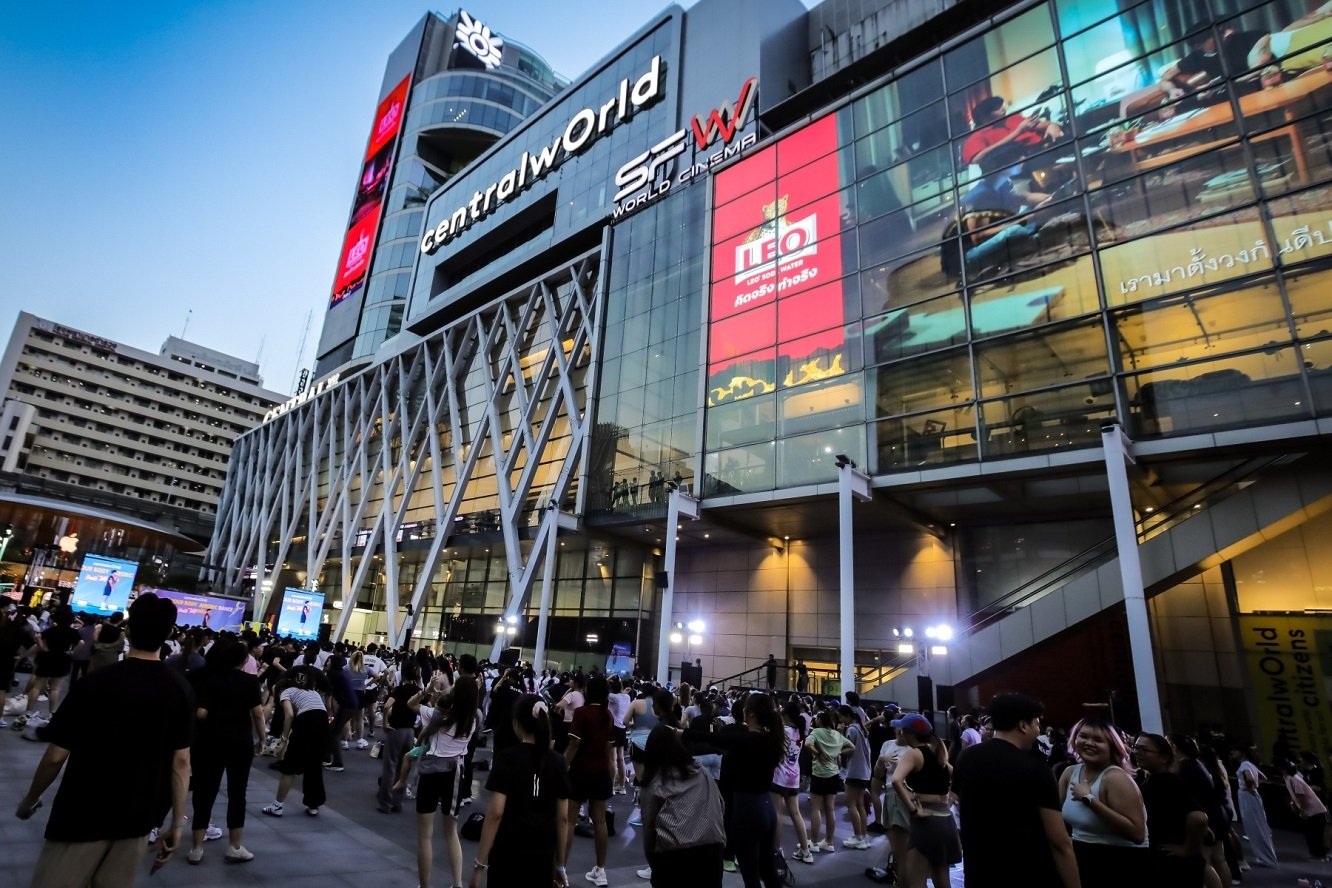 นัดประวัติศาสตร์! รวมพลสายแอ็กทีฟกลางกรุง ทรานสฟอร์มลานหน้าเซ็นทรัลเวิลด์สู่เวทีแอโรบิกแดนซ์ยักษ์ ในงาน "centralwOrld Shake Your Body!  รู้หน้า ไม่รู้สเต็ป"