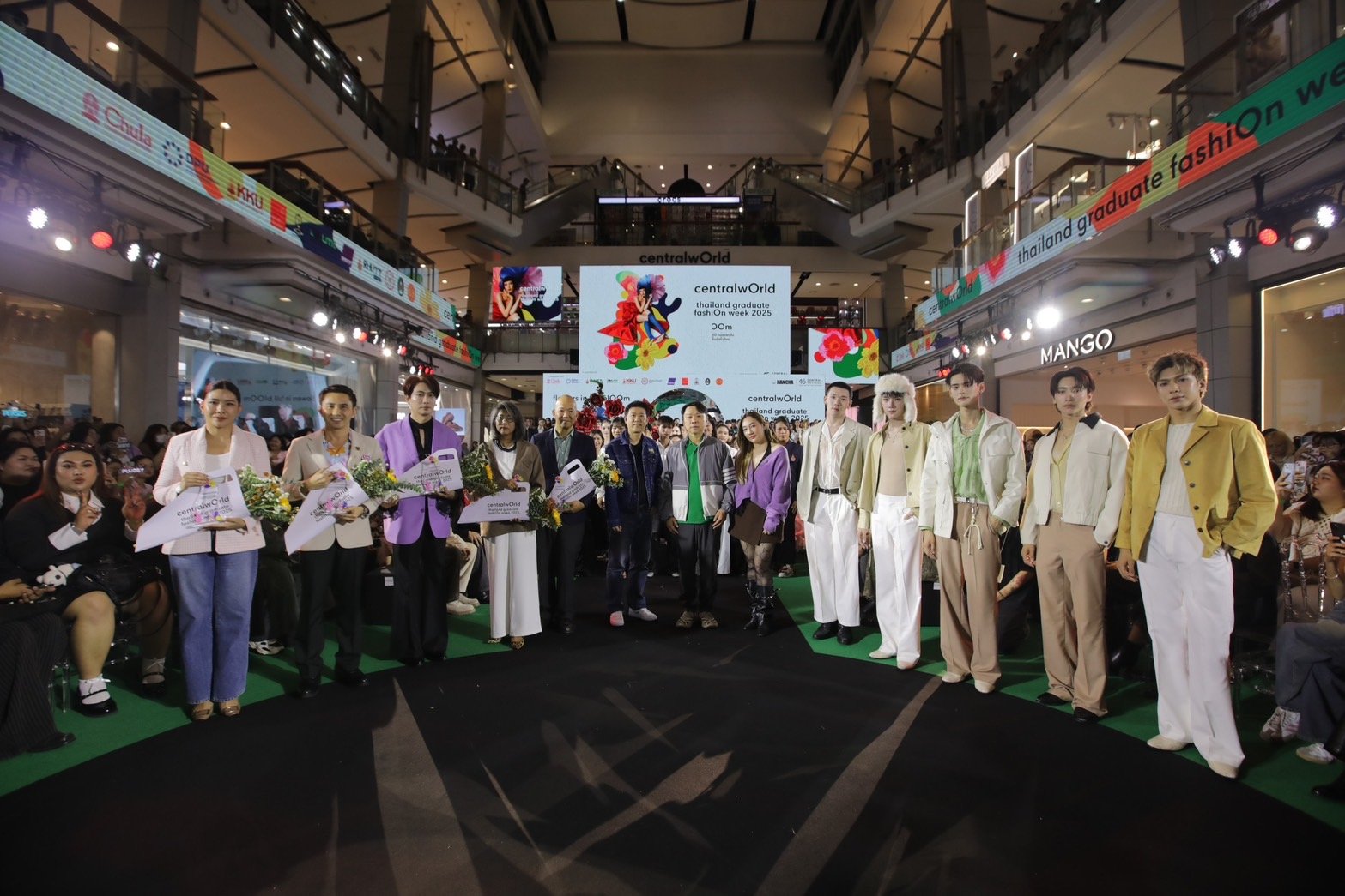 PERSES นำโชว์เพอร์ฟอร์แมนซ์เติมสีสันบนรันเวย์ centralwOrld Thailand Graduate Fashion Week 2025 ดัน Young Designer โชว์ผลงานสุดล้ำ 