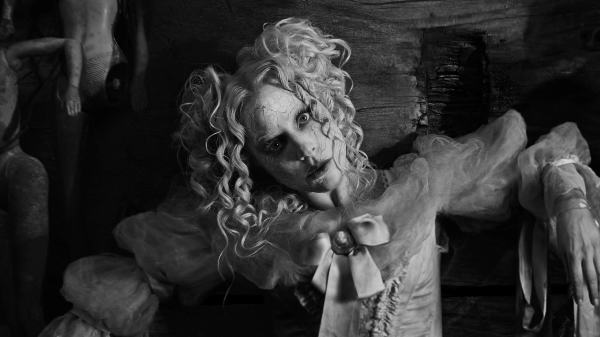 สวย หลอน สมมงควีน! Lady Gaga ปล่อย "The Dead Dance" เพลงประกอบซีรีส์ Wednesday Season 2 กำกับ MV ร่วมกับ Tim Burton และร่วมแสดงในซีรีส์ด้วย