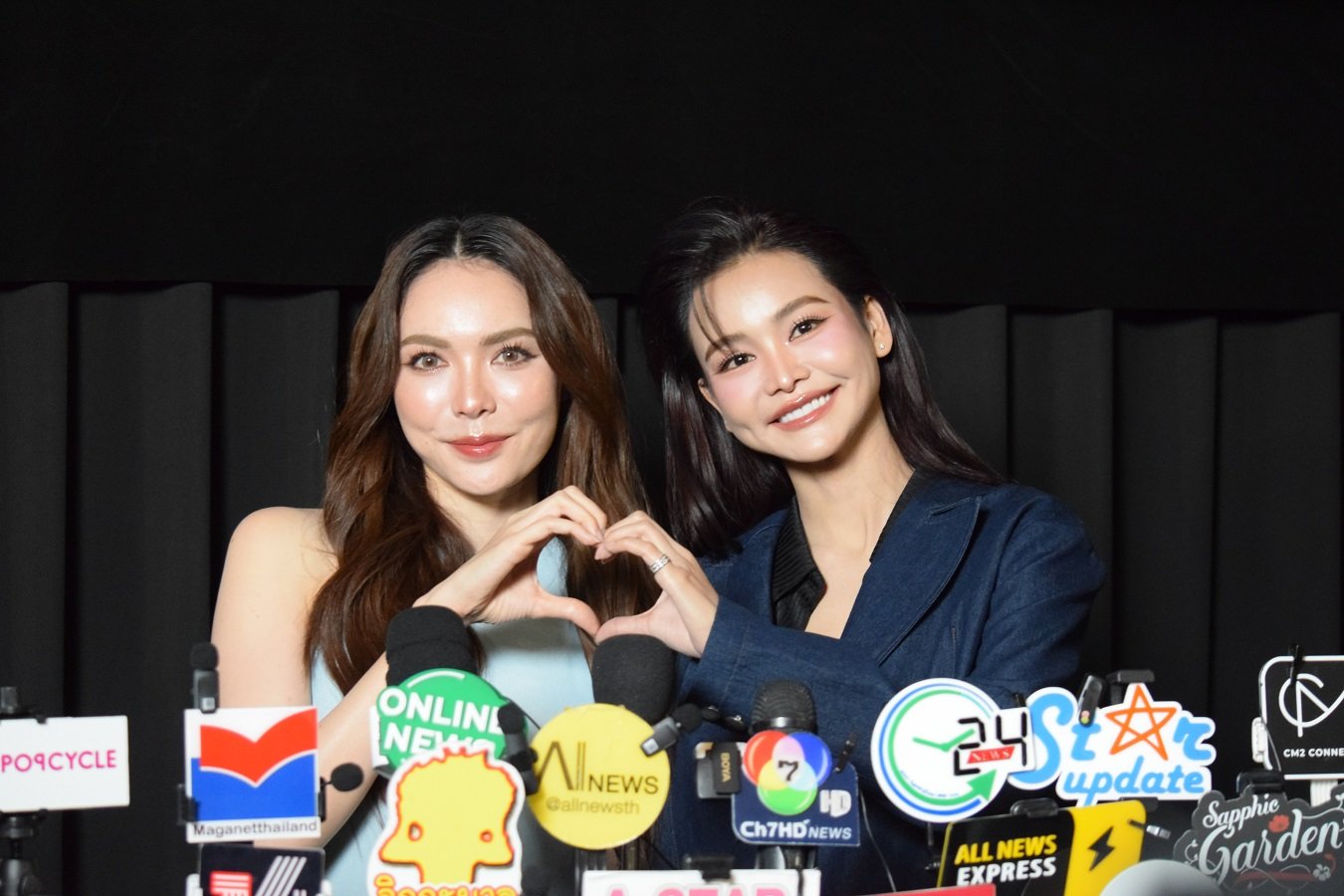 อิงฟ้า-ชาล็อต ยิ้มแล้ว กับบทสรุปที่ต้องเลือก หน้าที่หรือความรัก   ในกิจกรรม นทีร้อยเล่ห์ The Final Episode  ตบท้ายด้วยการจุ๊บถังแก๊ส ให้แฟนๆ ร้องกรี๊ด