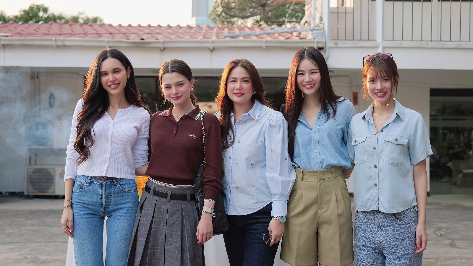 "เบ็คกี้-แอปเปิ้ล-มิ้ม" นักแสดง 4 Elements บ้านวาทินวณิช สวัสดีปีใหม่ "ติ๊ก กัญญารัตน์" ผู้จัดซีรีส์ค่าย North Star Entertainment แจกความสดใสรับปี 2569