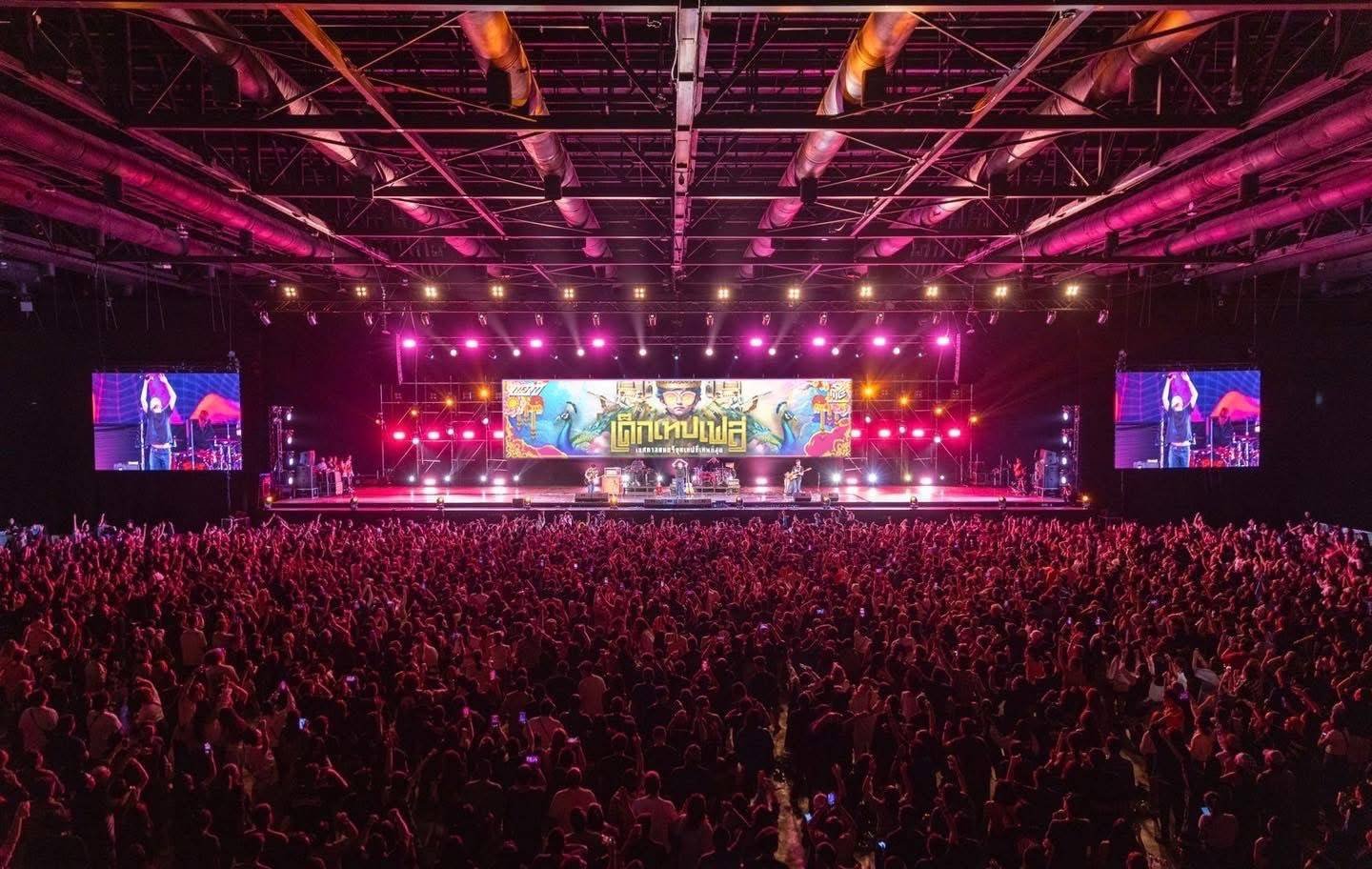 สนุกสุดเดือด!! กระหึ่มฮอลล์ 16 ศิลปินตัวเทพ ขนเพลงฮิตในความทรงจำ โชว์จัดหนักจัดเต็ม ใน "เด็กเทปเฟส"  