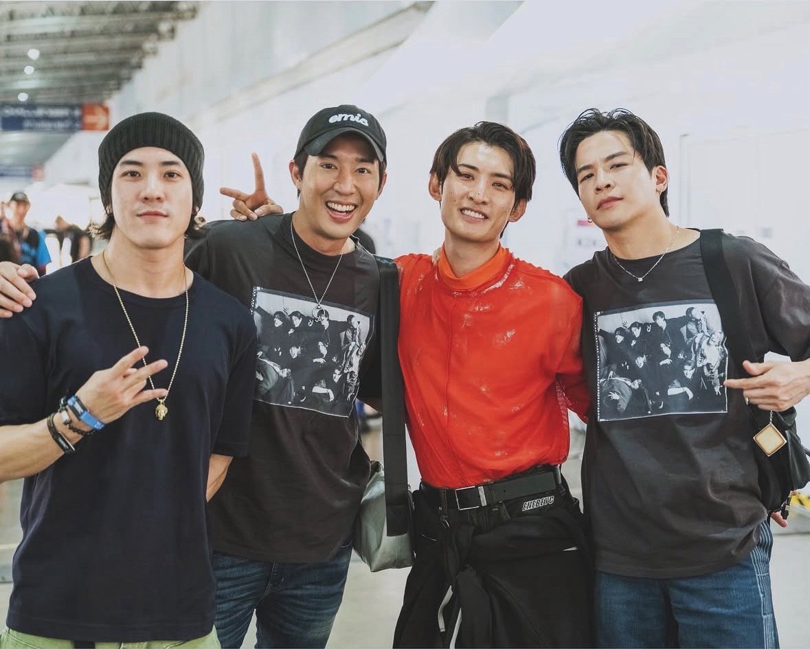 บอสมาไทยต้องไปเชียร์! 'มาร์ช-ยูโด-วิคเตอร์' ยกทีมซัพพอร์ต 'โคจิ Snow Man' ติดขอบเวที สุดปลื้ม ได้กำลังใจดีๆ เสิร์ฟน้ำมะพร้าวฉ่ำๆ