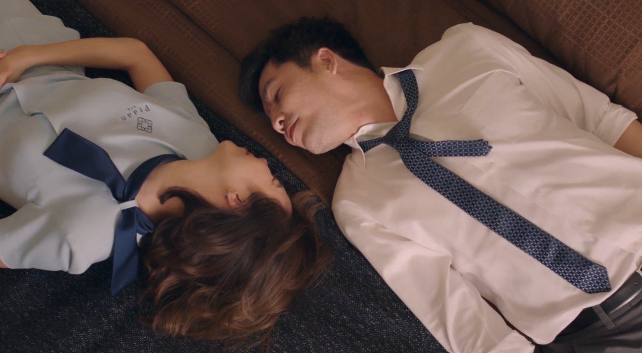 'คริส-เผือก' คู่เคมีใหม่แห่งปี! จุดเริ่มต้นจากรักหวาน สู่ครอบครัวแสนวุ่นวาย ในคอมเมดี้สะท้อนยุคไลก์ล้น ..."บ้านตัวอย่าง ครอบครัวตัวหลอก ( A SAMPLE FAMILY)"