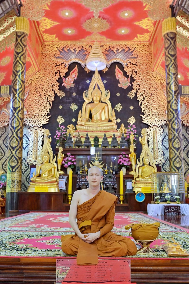 "พีค" วง V3RSE เข้าพิธีอุปสมบทเรียบง่าย ได้ฉายาทางธรรม "กมฺพุวณฺโณ"