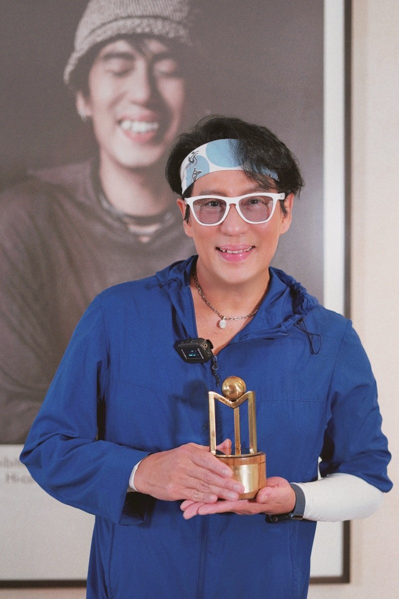 GMM MUSIC คว้า 6 รางวัล จากงาน "สีสัน อะวอร์ดส์" ครั้งที่ 33 เบิร์ด ธงไชย, TaitosmitH, Only Monday, ASIA7