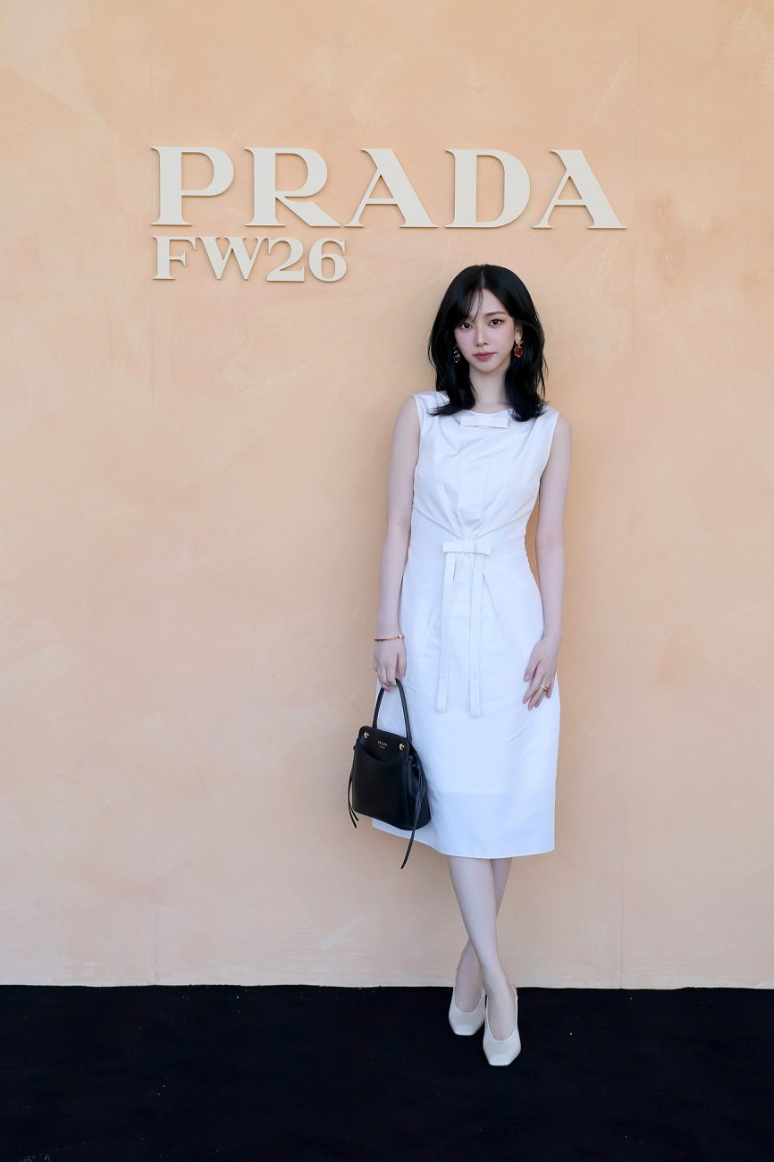 KARINA (คาริน่า) แบรนด์แอมบาสเดอร์ของ Prada (พราด้า) เยือนมิลานอีกครั้งในรอบหนึ่งเดือน การปรากฏตัวพร้อมวิชวลสุดเปล่งประกายในงานแฟชั่นโชว์ "Prada Fall/Winter 2026 Womenswear Show"