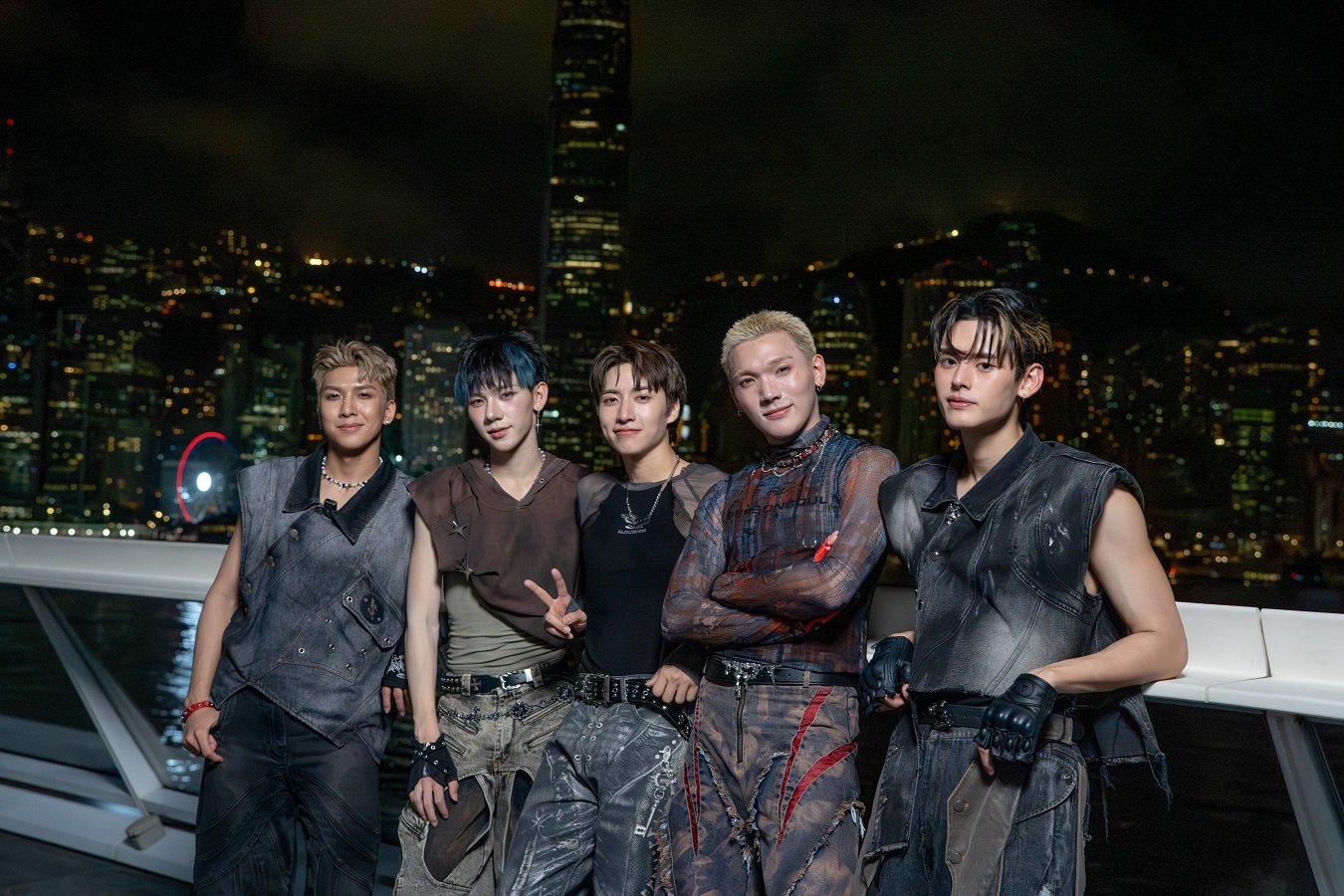 'PERSES' ขนเซอร์ไพรส์โชว์พิเศษ "ห้ามขยับจับนะ (FREEZE)" ระเบิดความสนุกกลาง 'ฮ่องกง' ในรายการ "Thailand Music Countdown"