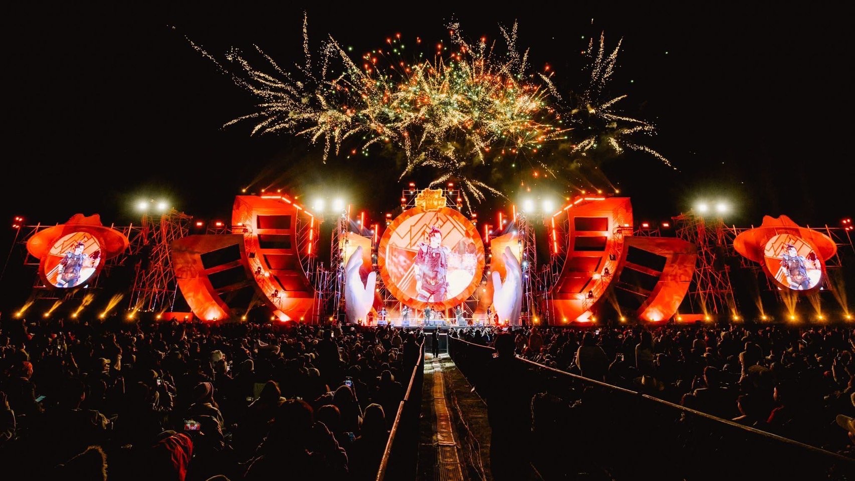 เบิ้ล ปทุมราช ทุ่มสุดตัว ทำอำนาจเจริญเงินสะพัดมหาศาล! จากการจัดงาน "มหาอำนาจ เฟสติวัล" ผู้ร่วมงานรวมกว่า 20,000 คน