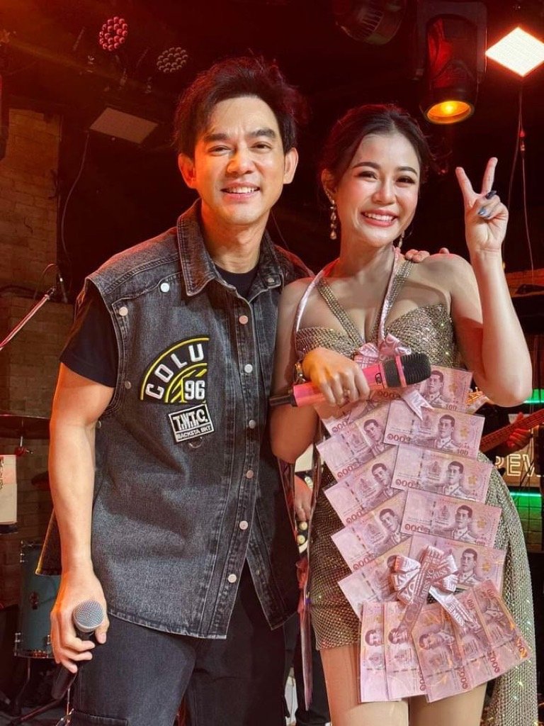 มอส ทำตามสัญญา!!! หลังโผล่เซอร์ไพรส์ ลำไย เเง้มเตรียมเพลงคู่กัน