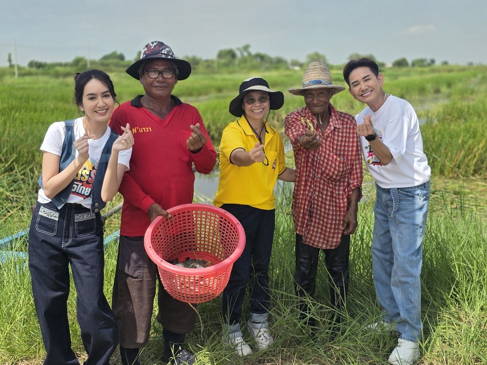 'เอ-แป้ง' พาไปบางบ่อ ชมแหล่งผลิตปลาสลิดแปรรูปคุณภาพเยี่ยม ชวนไหว้พระ ขอพร ชิมเมนูเด็ด ใน "มิตรรัก ทั่วไทย" 'เอ-แป้ง' พาไปบางบ่อ ชมแหล่งผลิตปลาสลิดแปรรูปคุณภาพเยี่ยม ชวนไหว้พระ ขอพร ชิมเมนูเด็ด ใน "มิตรรัก ทั่วไทย"