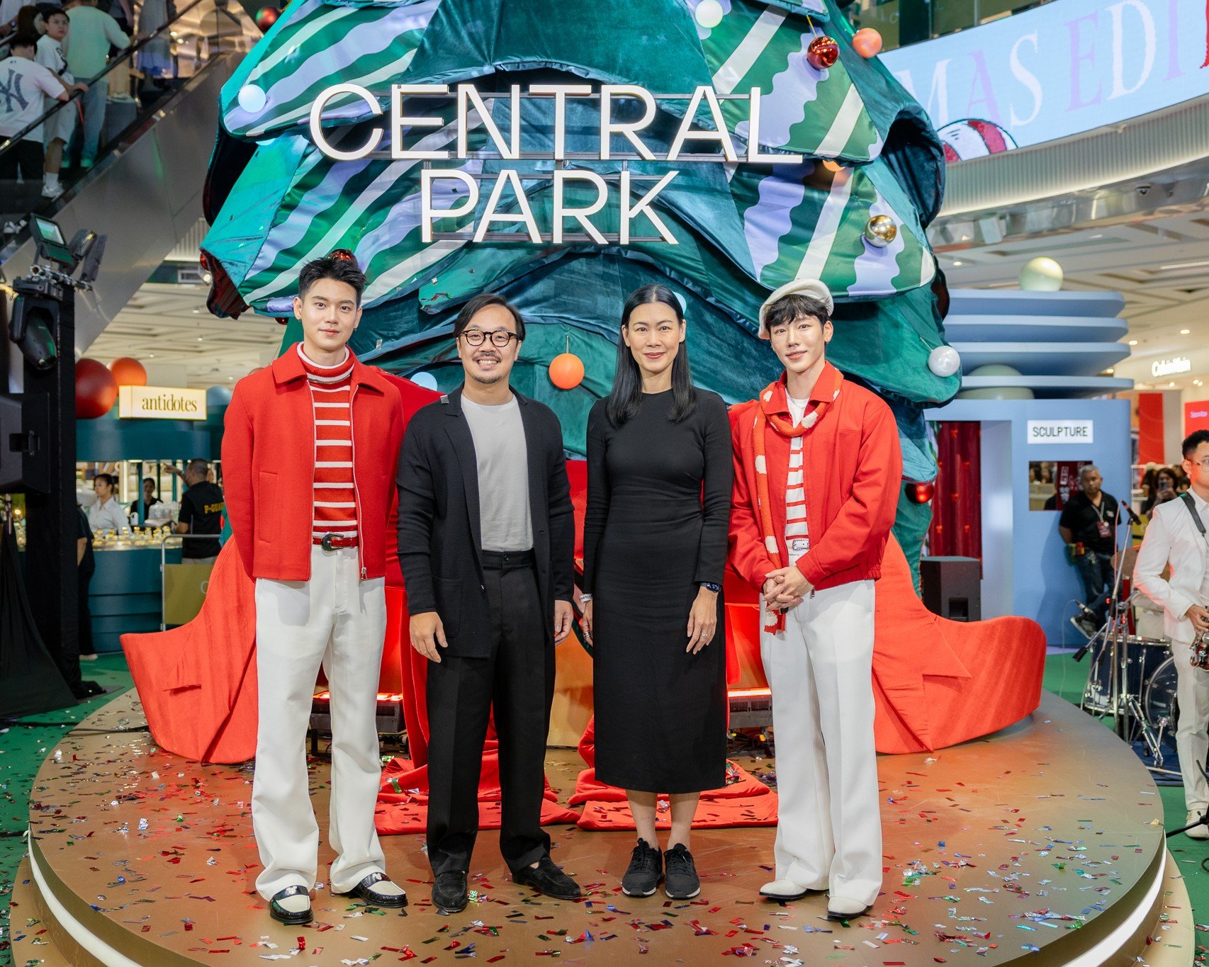 หยิ่น-วอร์ เปิดฉากคริสต์มาสแรกของ Central Park กับต้น "The Velvet Pine" พร้อมโชว์เปิดฤดูกาลแห่งความสุขสุดอบอุ่น เติมเต็มบรรยากาศเทศกาลด้วยแฮพเพนนิ่งตลอดปี