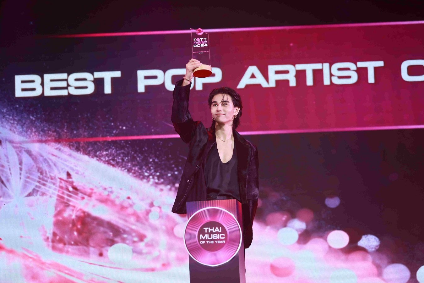 "เจฟ ซาเตอร์" ศิลปินชายแห่งยุค กวาดรางวัลใหญ่จาก  "The Guitar Mag Awards 2025" และ "TOTY MUSIC AWARDS" ตอกย้ำความสำเร็จตลอดปีที่ผ่านมา!