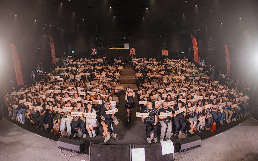 แฟนคอนฯ ครั้งแรกของ 'ส้ม มารี' สุดอบอุ่น เติม "วิตามินส้ม" ขนเพลงเสิร์ฟกว่า 3 ชั่วโมงเต็ม! แฟนคอนฯ ครั้งแรกของ 'ส้ม มารี' สุดอบอุ่น เติม "วิตามินส้ม" ขนเพลงเสิร์ฟกว่า 3 ชั่วโมงเต็ม!