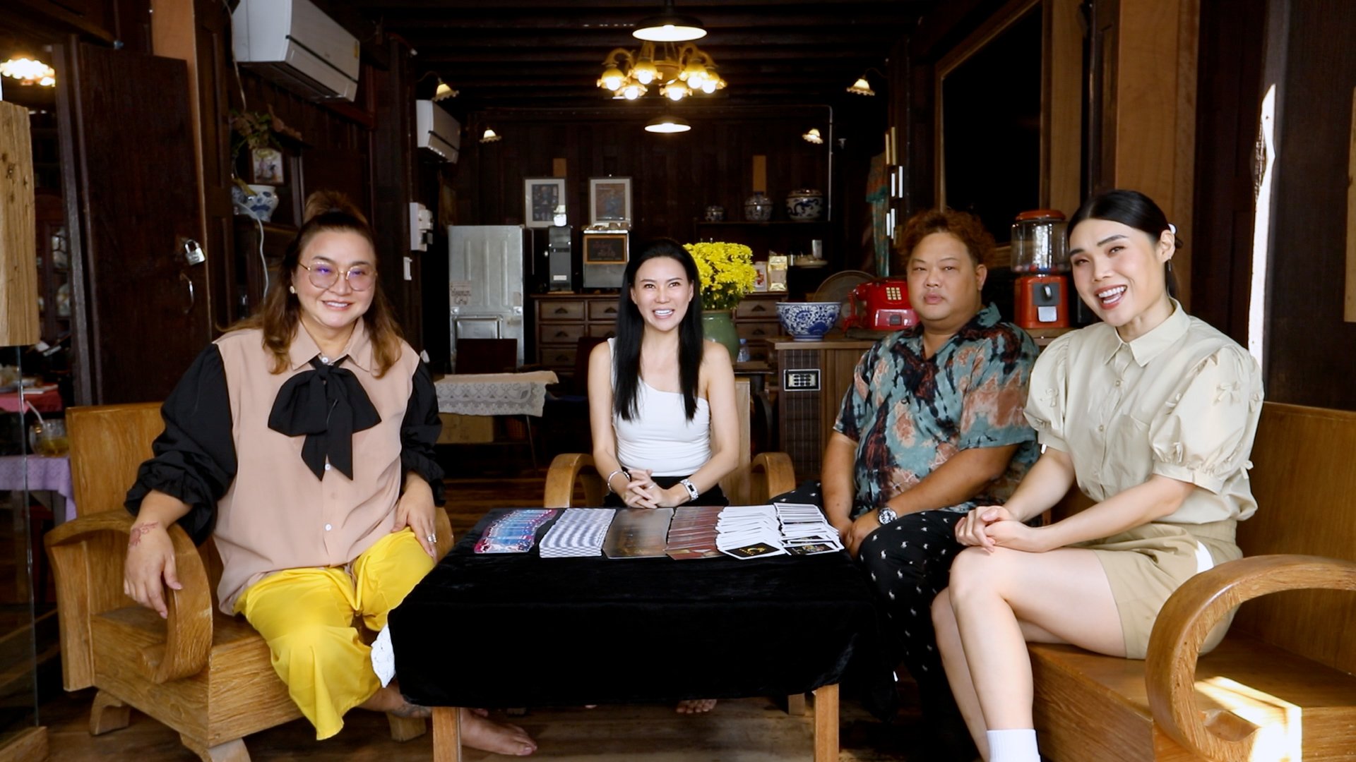 บุกร้านอาหาร "บอย ธิติพร" บูรณะจากบ้านอายุ 100 ปี เคยลงคาถาบังบด!