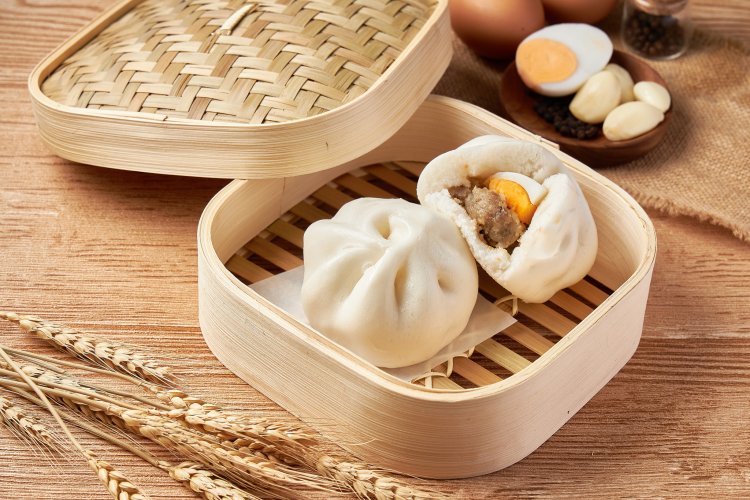 ไส้หมูสับ ซาลาเปาไส้หมูสับ ไข่ต้ม ไส้ขายดีอันดับหนึ่ง ของซาลาเปาทับหลี ประกายจันทร์ รสชาติเข้มข้นอย่างลงตัว