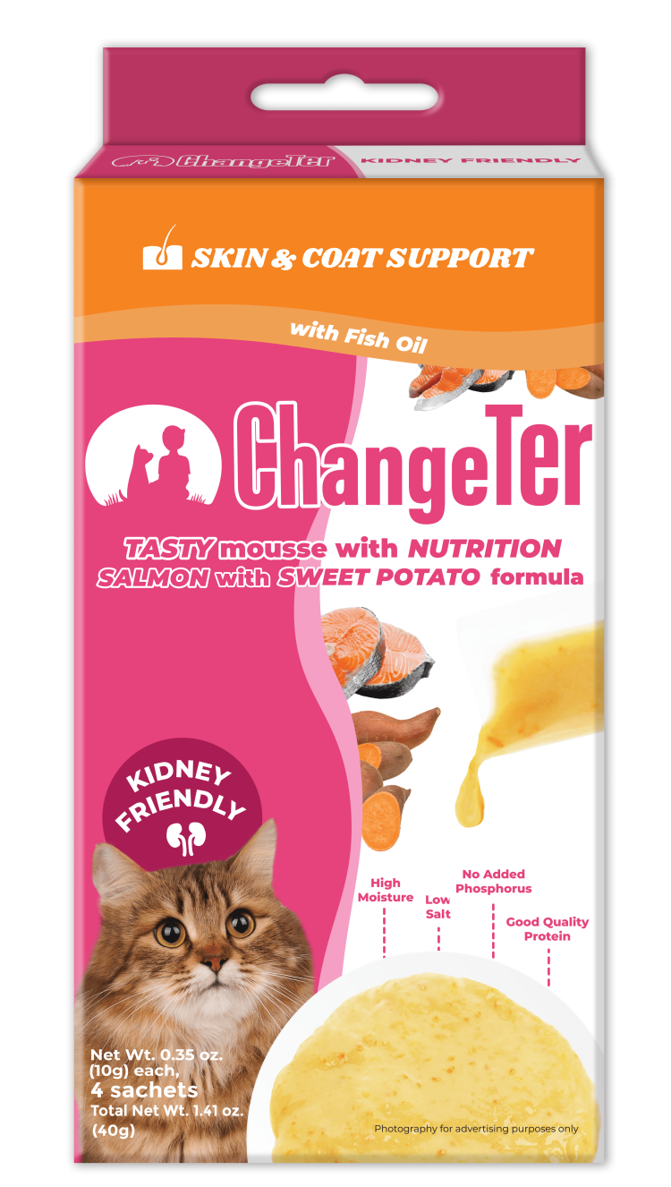 Cat food outlet with fish oil