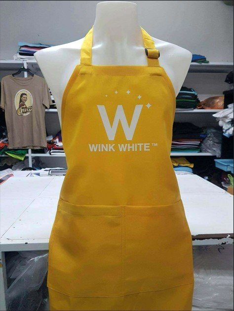 กันเปื้อนเต็มตัวสีเหลืองสกรีนโลโก้ขาว