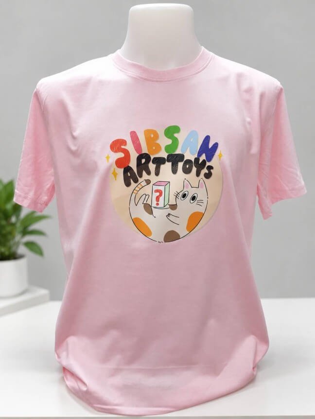 เสื้อยืดสีชมพูอ่อนสกรีนลาย