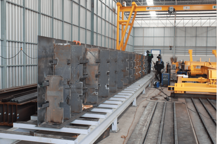 งานผลิตเครนไฟฟ้าและเครนโรงงาน