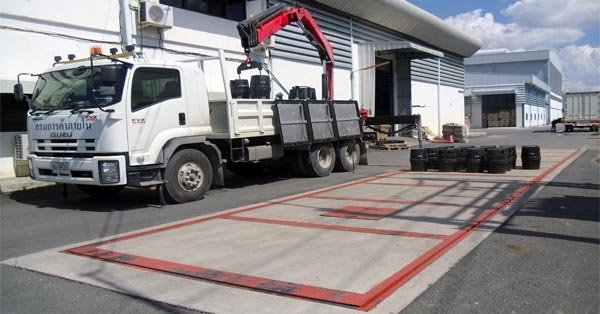 เครื่องชั่งรถบรรทุกแบบเสมอพื้นหน้าคอนกรีต