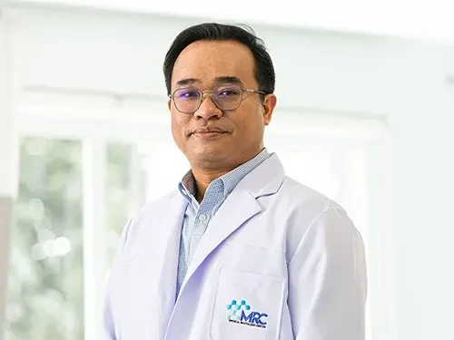 นพ. ปืนไทย เทพมณฑา, MD.