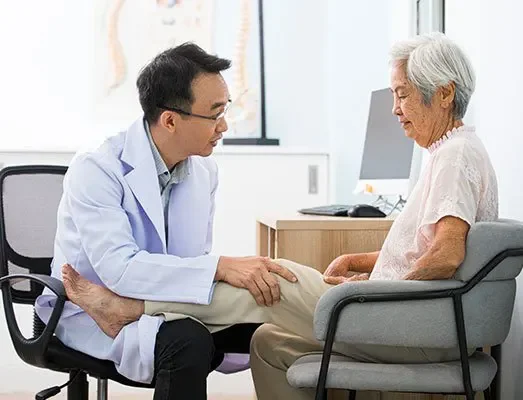 nursing home มีคลีนิคแพทย์เฉพาะทางดูแล