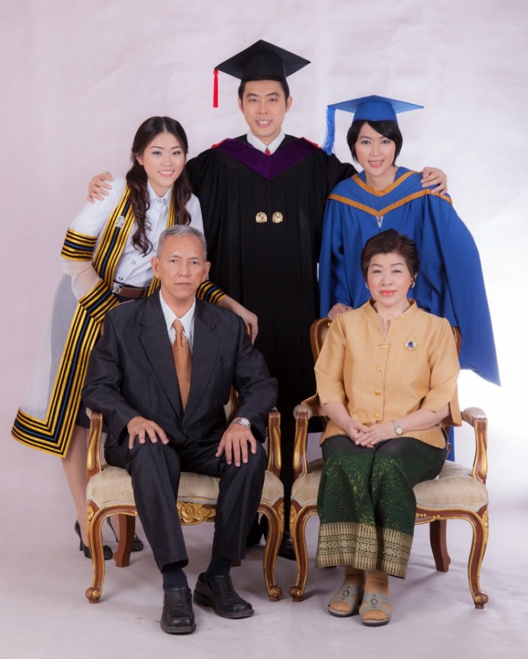 ถ่ายรูปครอบครัว