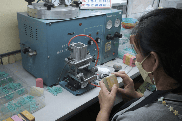 อัดก้อนยางโรงหล่อเงินเฮียตี๋