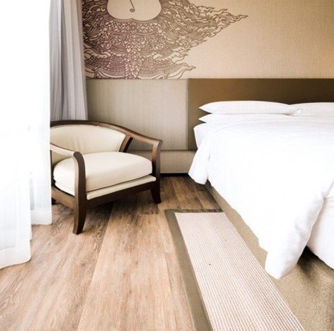 พื้นกระเบื้องยางลายไม้3มิลปูกาวสำหรับปูพื้นห้องในโรงแรม