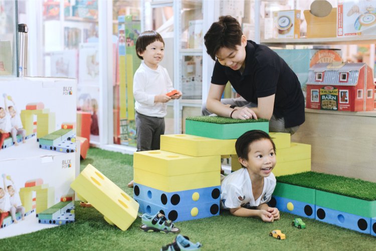 สนามเด็กเล่นในร่ม เด็กเล่นด้วยกัน ครอบครัว indoorplayground blixpop