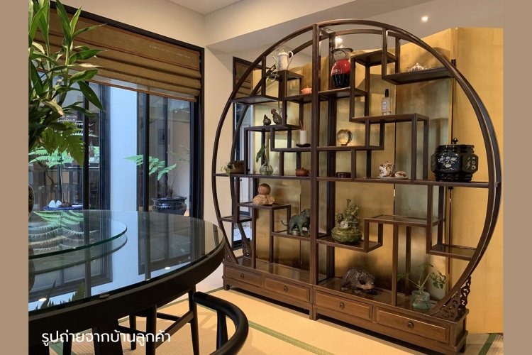 ชั้นโชว์ไม้ทรงครึ่งวงกลมแบบจีน สำหรับวางของสะสมลายครามตุ๊กตากระเบื้อง