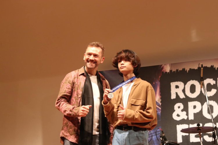 แข่งกีตาร์ไฟฟ้า