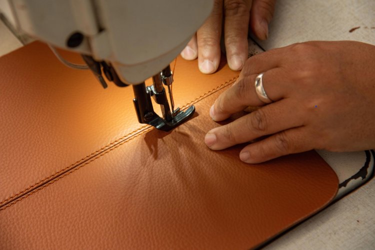 “ทุกฝีเข็มที่ลงไป คือความตั้งใจที่อยากให้กระเป๋าอยู่กับคุณไปได้นานที่สุด”