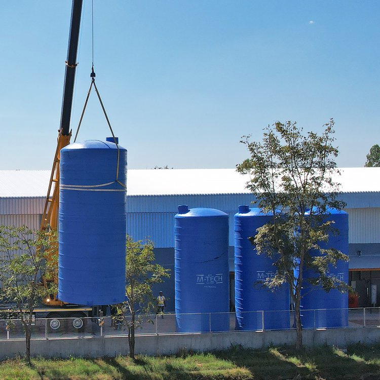 ถังเก็บน้ำไฟเบอร์กลาสแนวตั้ง