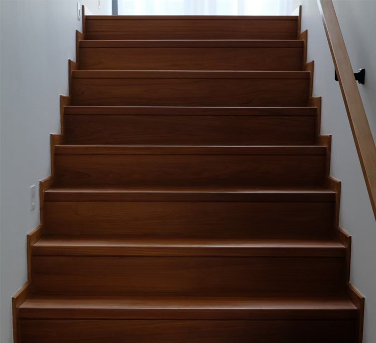 ผลงานบันไดไม้จริง