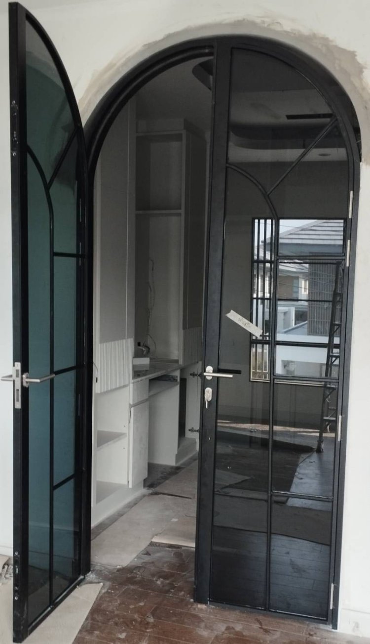 ประตูอลุมิเนียมดัดโค้งบานเปิด