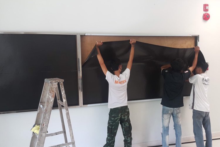 ติดตั้ง แผ่นแม่เหล็กยาง บอร์ดประชาสัมพันธ์