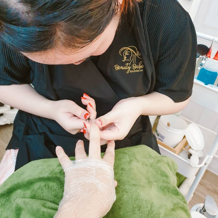 Beautyparadisebkk เราให้บริการด้านความงาม ทำเล็บ ต่อขนตา ฝังสีคิ้ว ฝังสีปาก แก้ไขความบกพร่องด้วยการสักเพื่อความงาม โดยผู้เชี่ยวชาญประสบการณ์กว่า 10 ปี