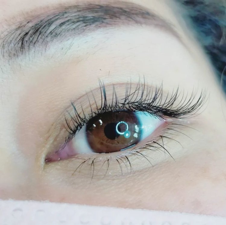 Beautyparadisebkk เราให้บริการด้านความงาม ทำเล็บ ต่อขนตา ฝังสีคิ้ว ฝังสีปาก แก้ไขความบกพร่องด้วยการสักเพื่อความงาม โดยผู้เชี่ยวชาญประสบการณ์กว่า 10 ปี