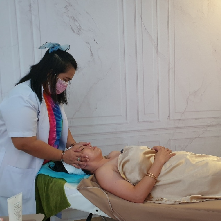 Beautyparadisebkk เราให้บริการด้านความงาม ทำเล็บ ต่อขนตา ฝังสีคิ้ว ฝังสีปาก แก้ไขความบกพร่องด้วยการสักเพื่อความงาม โดยผู้เชี่ยวชาญประสบการณ์กว่า 10 ปี