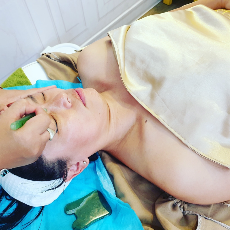 Beautyparadisebkk เราให้บริการด้านความงาม ทำเล็บ ต่อขนตา ฝังสีคิ้ว ฝังสีปาก แก้ไขความบกพร่องด้วยการสักเพื่อความงาม โดยผู้เชี่ยวชาญประสบการณ์กว่า 10 ปี