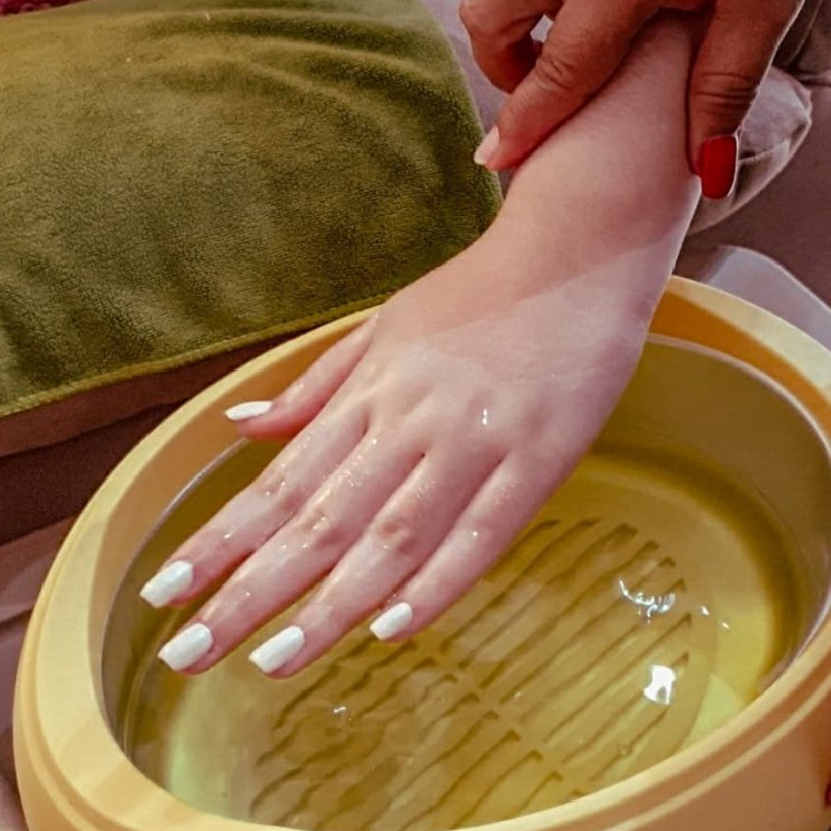 Beautyparadisebkk เราให้บริการด้านความงาม ทำเล็บ ต่อขนตา ฝังสีคิ้ว ฝังสีปาก แก้ไขความบกพร่องด้วยการสักเพื่อความงาม โดยผู้เชี่ยวชาญประสบการณ์กว่า 10 ปี